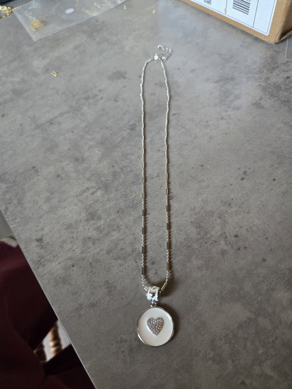 18k White Gold Heart Necklace - Picture 3 of 3